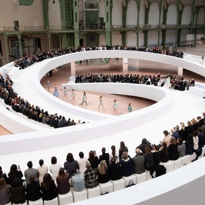 Скульптурний подіум Chanel у Grand Palais